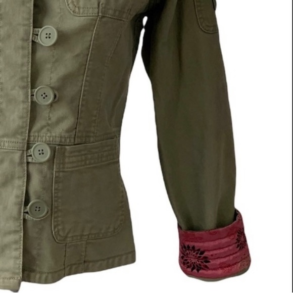 Green military jacket w/cute details - Picture 3 of 6